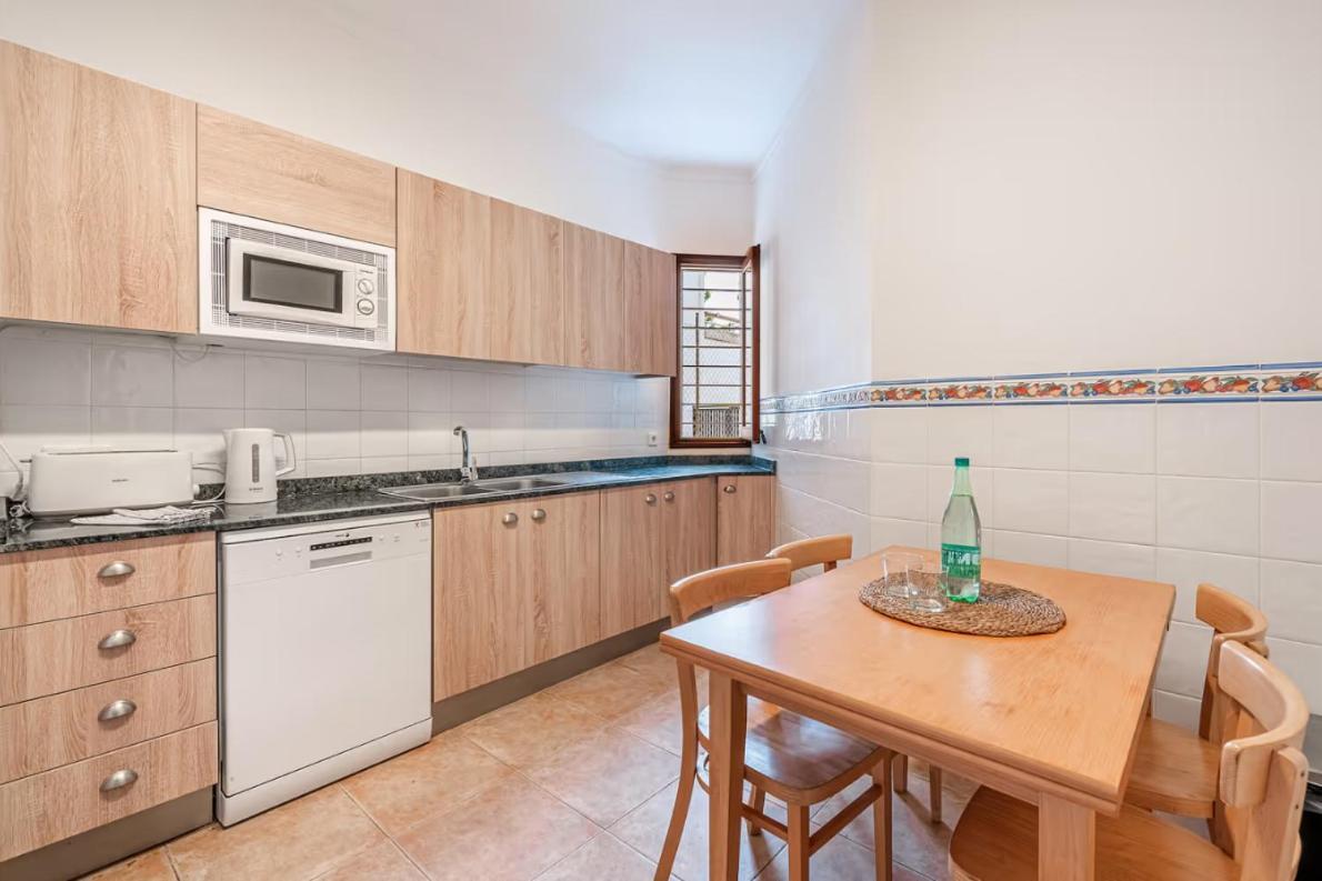 Apartamento Casa Faro Spacious, Ground Floor On The Pine Walk, Covered Terrace With Sea Views. Wifi/air Con Pollensa